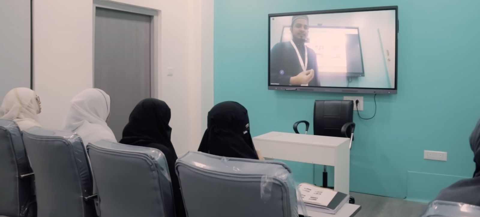 Female Alimiyat Plus students in a lesson
